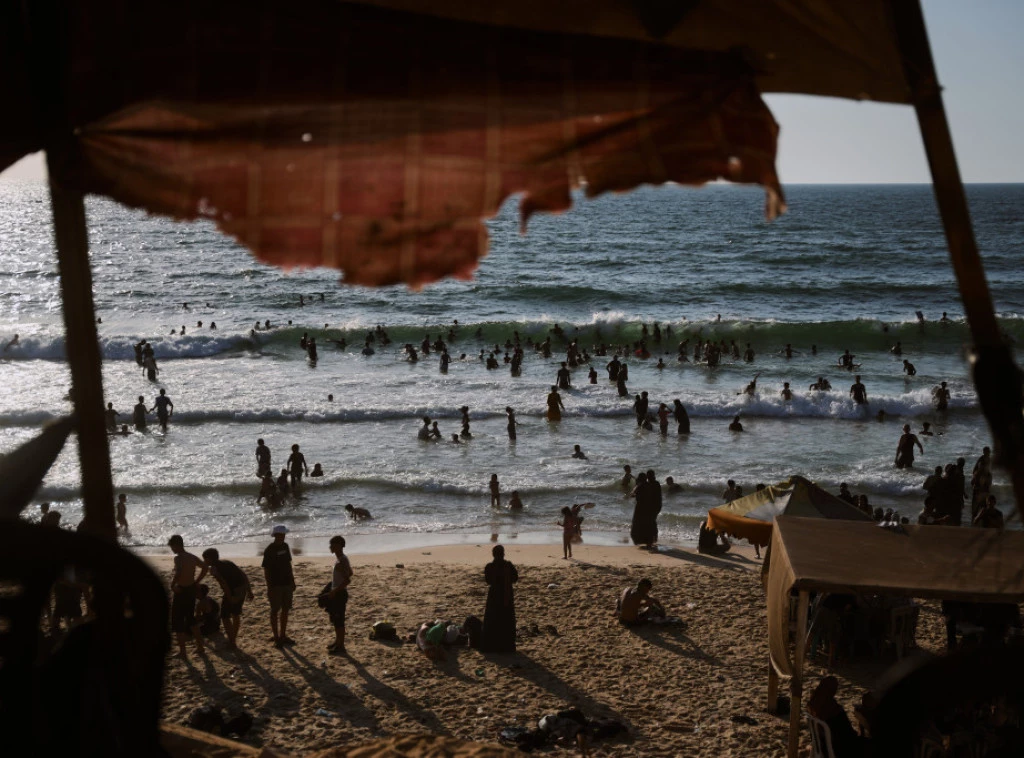 409827_israel-palestinians-extreme-weather-heat_f.webp