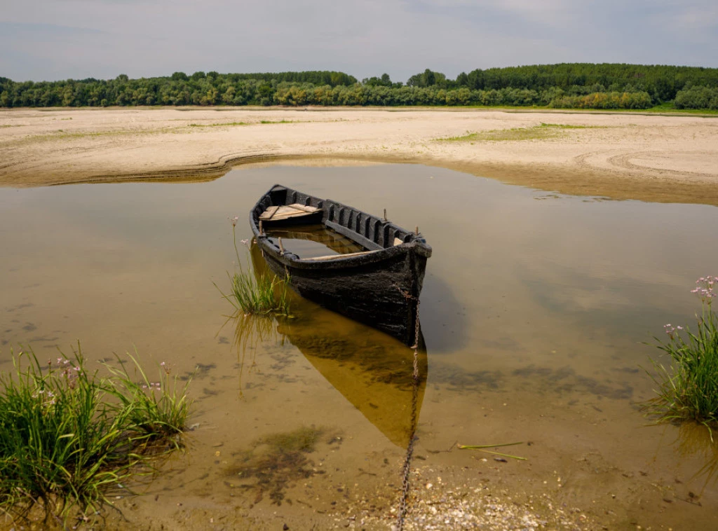 410960_aptopix-romania-extreme-weather-danube-drought_f.webp