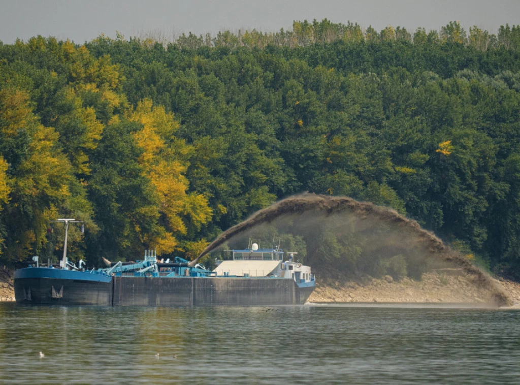 410970_romania-energy-danube-drought_f.webp