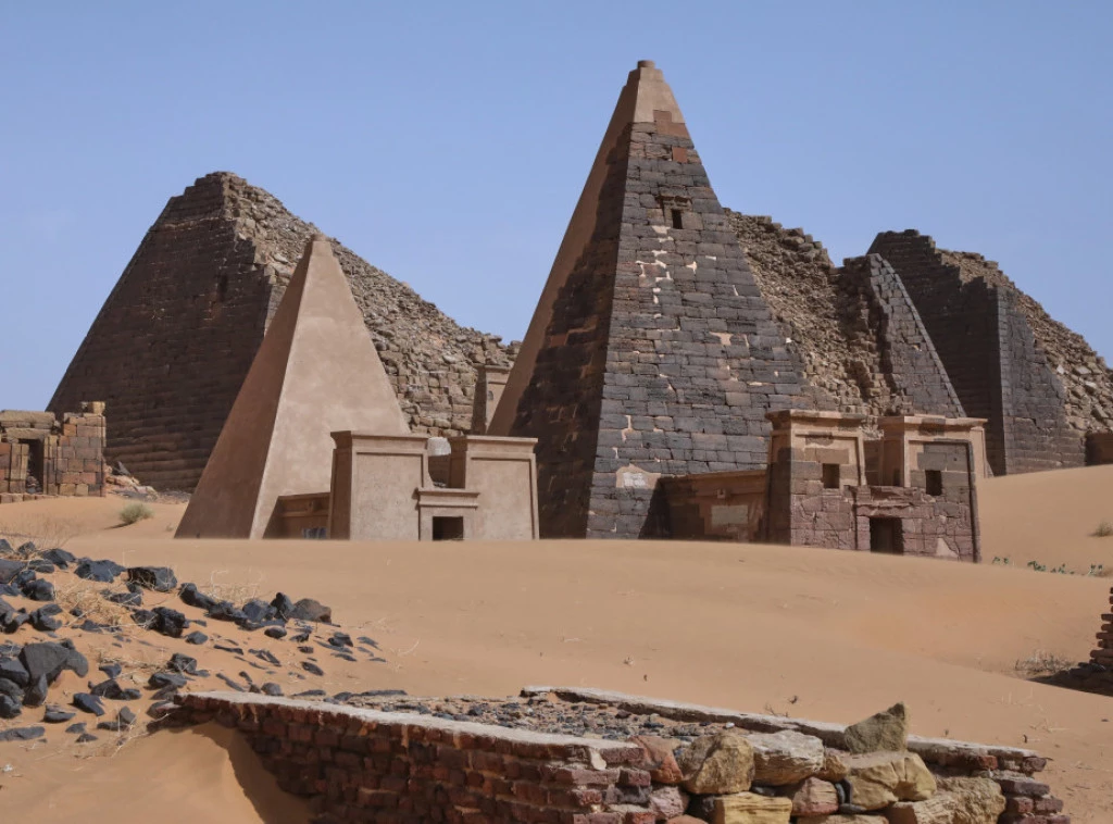 411587_sudan-meroe-pyramids_f.webp