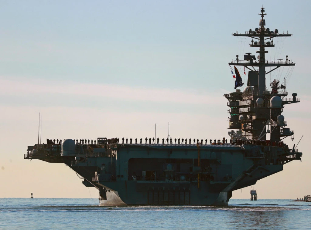 413744_iran-us-aircraft-carrier_f.webp