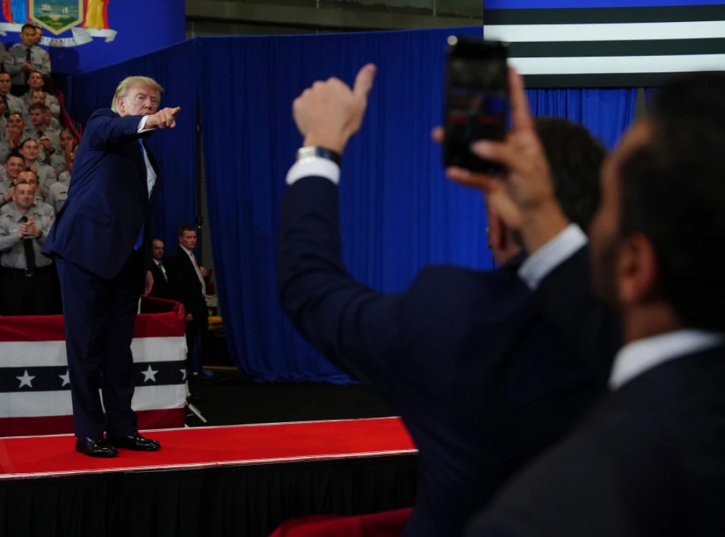 414686_trump_f.webp