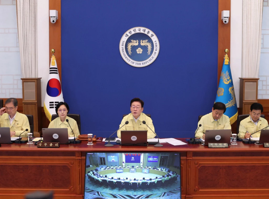 414693_koreas-us_f.webp
